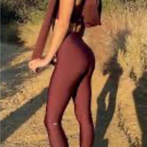 ALO Yoga SET Cherry ColaLeggings and cropped sweatshirt SET